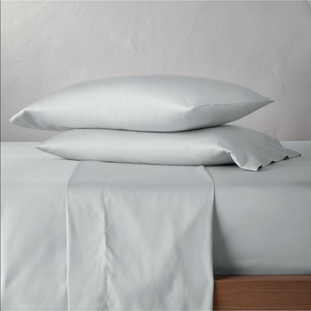 New Casaluna Temperature Regulating Full Solid Sheet Set Light Gray